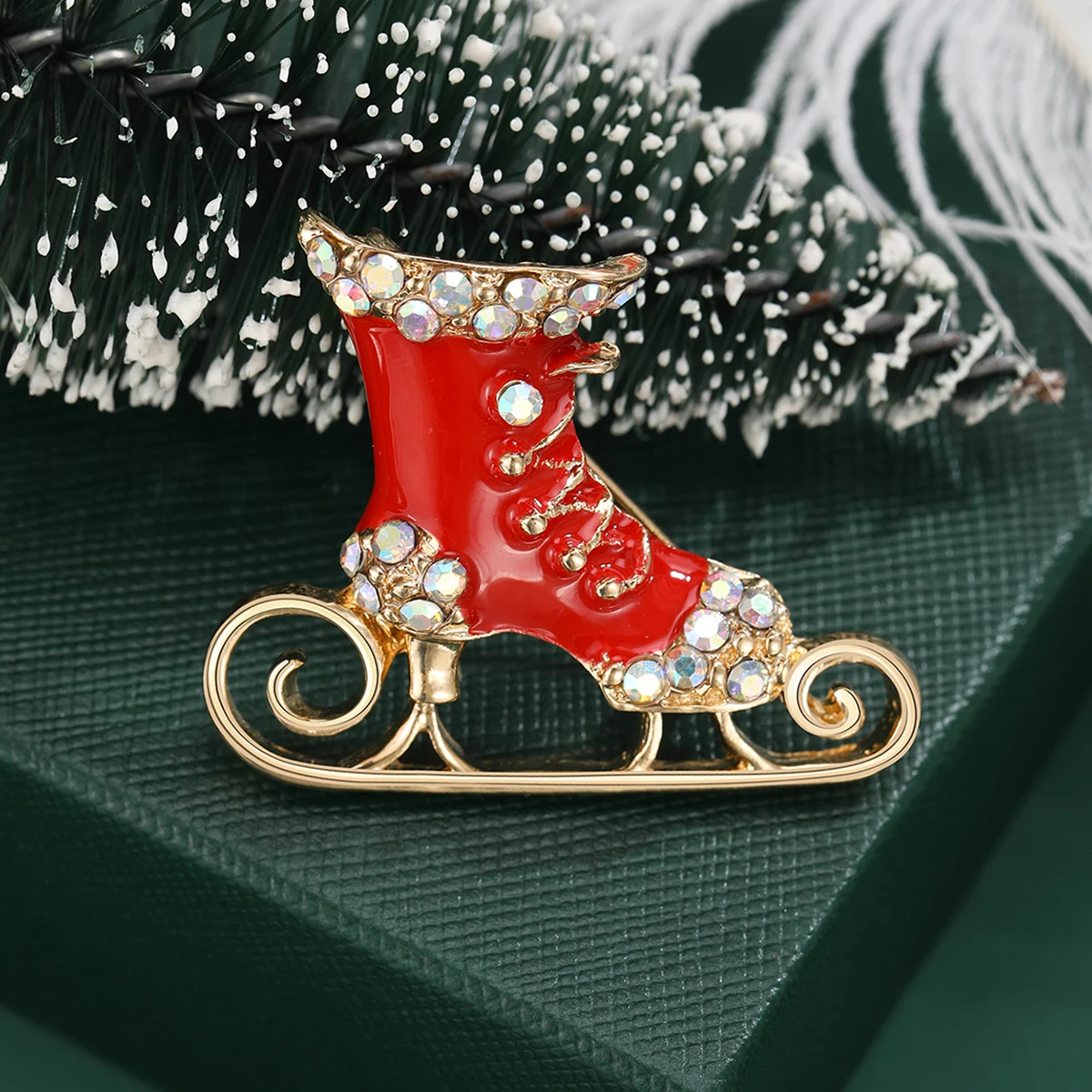 Świąteczne emaliowane broszki do jazdy na łyżwach dla kobiet Unisex Rhinestone Codzienne użytkowanie Szpilka Impreza Plecak Dekoracja Odzież Akcesoria
