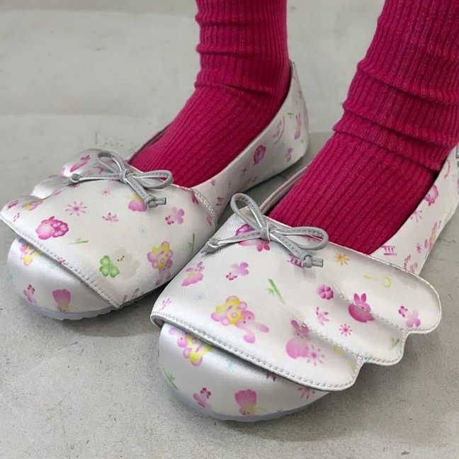 Simpatiche scarpe basse da donna con stampa ali, in pelle rosa/bianca, con fiocco, punta tonda, scollo basso, di lusso, firmate, casual, eleganti, da balletto