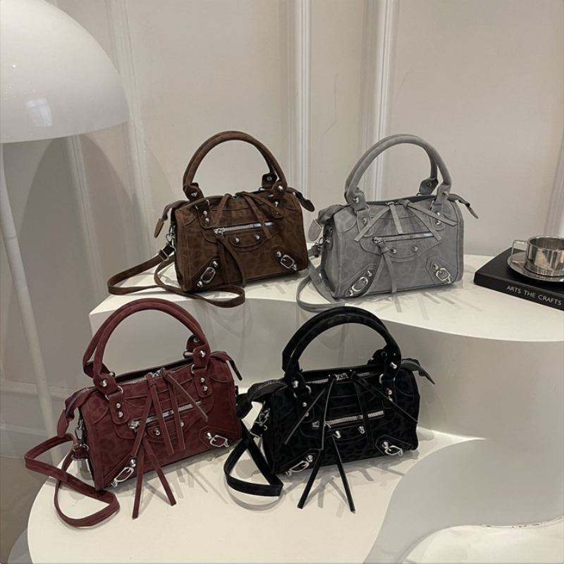 Nuova Borsa a Tracolla da Donna 2026 Stile Retrò con Rivetti, Grande Capacità, Modello Cuscino, per Bowling e Moto