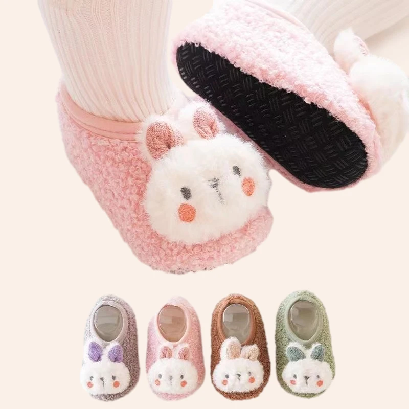 Calcetines antideslizantes para el suelo del bebé, bonito patrón de conejo, pantuflas cálidas de invierno para recién nacidos con suela suave, calcetines para caminar para niños pequeños
