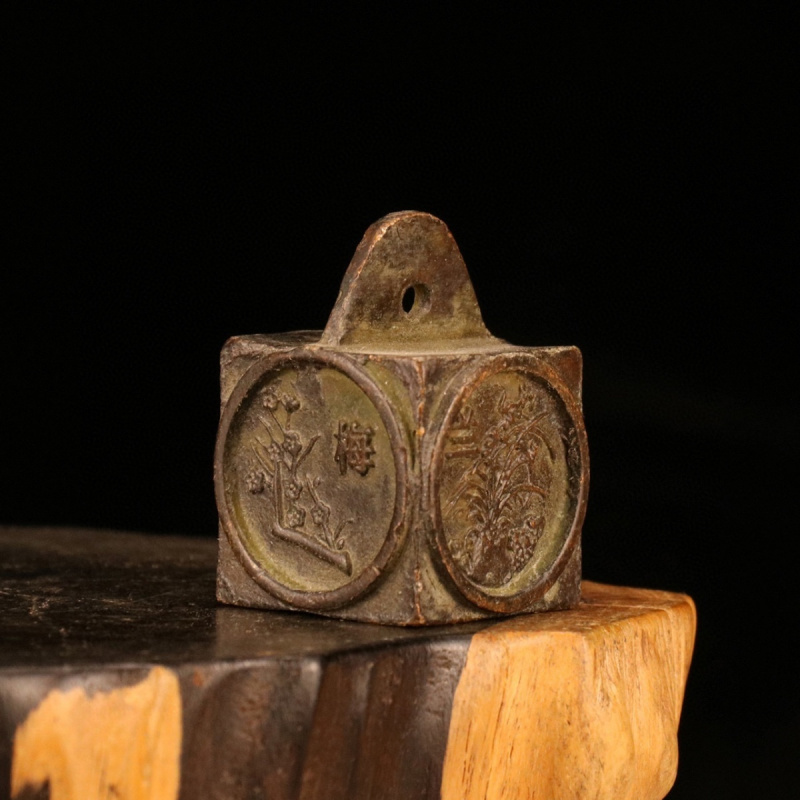 Antique Collectible Copper Seal Plum Orchid Bamboo Chrysanthemum Small Seal Leisure Seal Calligraphy Tool Old Goods Wenwan
