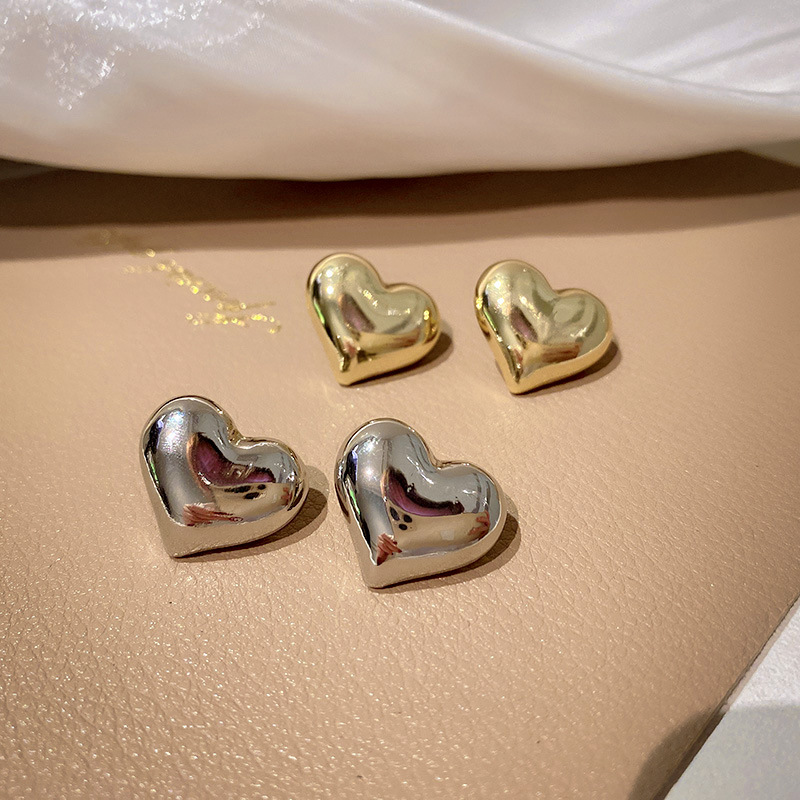 2 คู่ Dainty Love Heart STUD ต่างหูสําหรับผู้หญิงโลหะ EAR STUD แฟชั่น Minimalist สาวงานแต่งงานเจ้าสาวเครื่องประดับหู