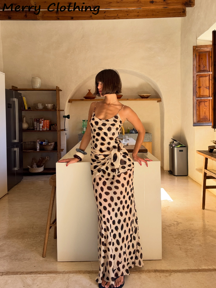 Vestido Maxi Feminino Moderno para Férias com Estampa de Bolinhas Animais, Alças Finas, Efeito Emagrecedor, Vestido Longo com Lenço para Praia de Verão