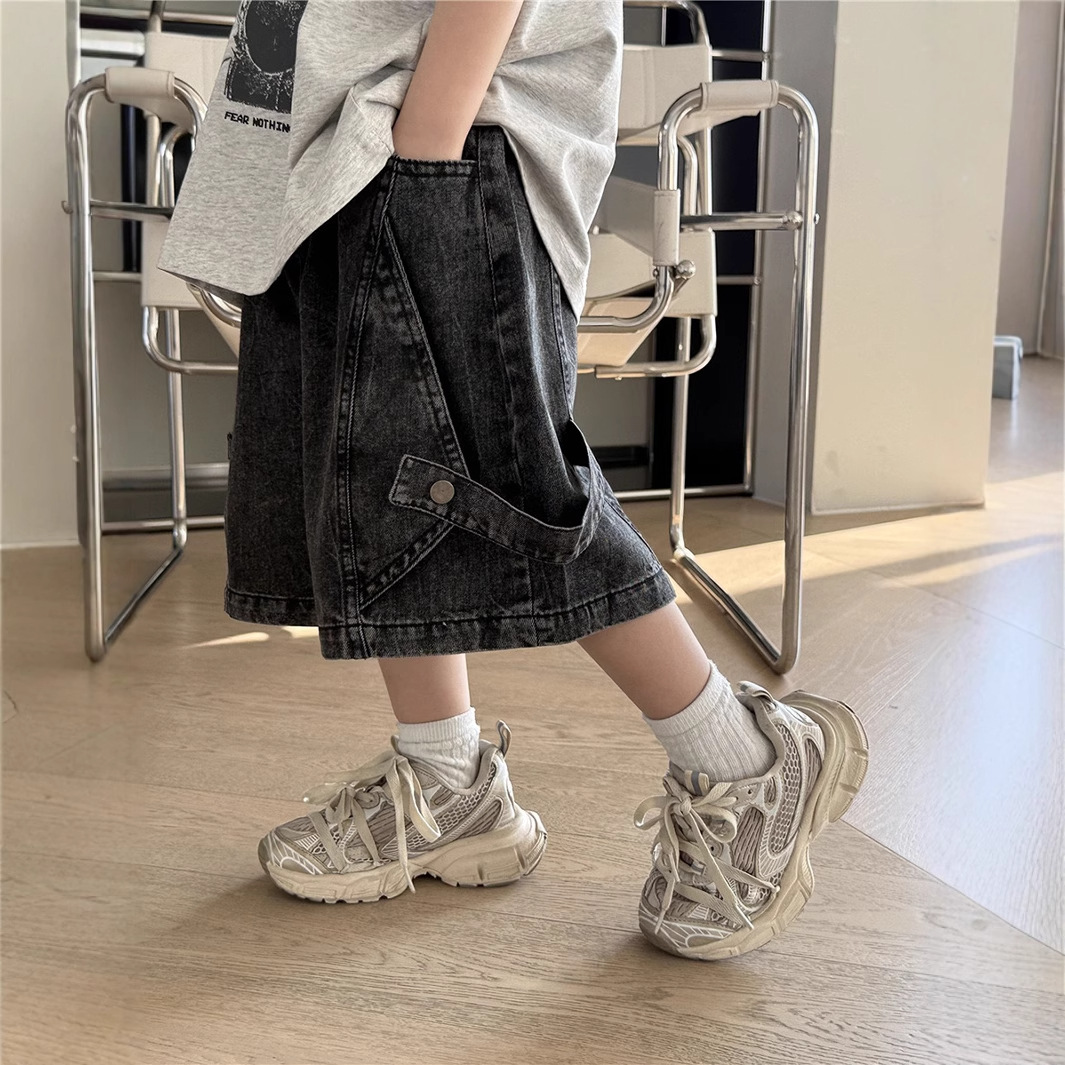 Pantalones Cortos de Mezclilla para Niños, Diseño Moderno con Detalles en Negro, Estilo Casual y a la Moda para el Verano 2026
