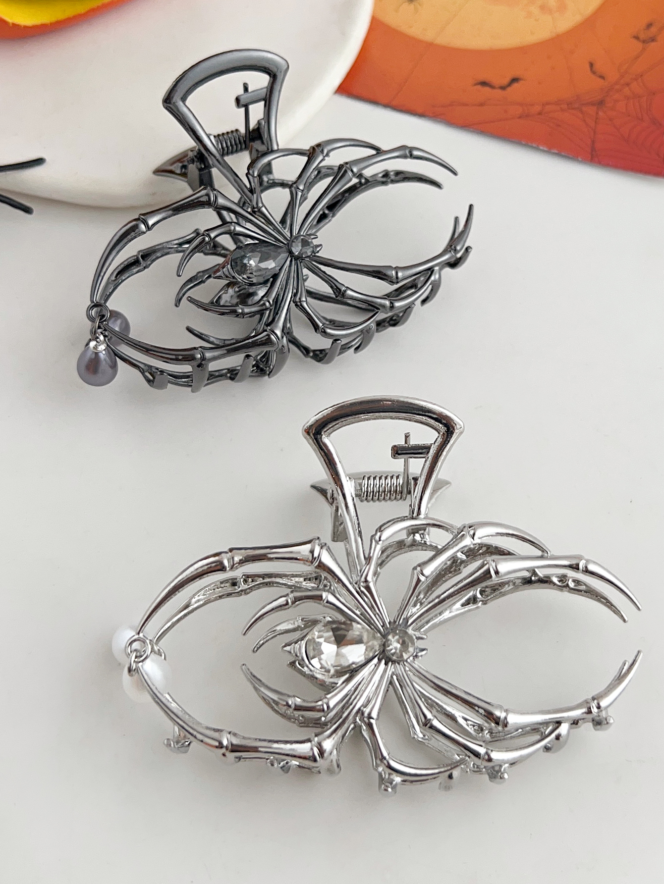 1 Stück Halloween-Haarklammern mit schwarzer Spinne und Perlen-Charm-Design, Gothic-Punk-Haarspangen aus Metall, starker Halt, Haar-Accessoires