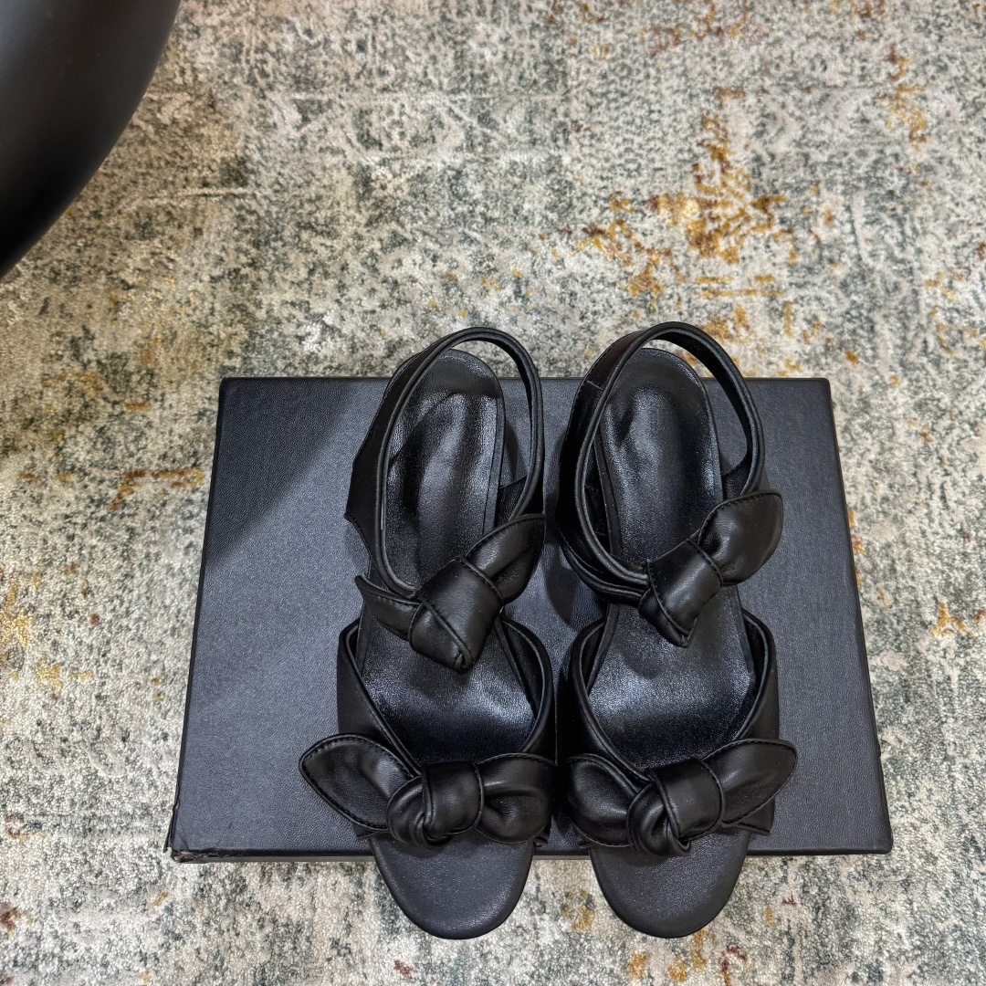 Luxus-Marken Flache Sandalen Modische Slides Premium Damen-Slides Minimalistische Vielseitige Premium Damen-Slides mit Echtleder-Obermaterial