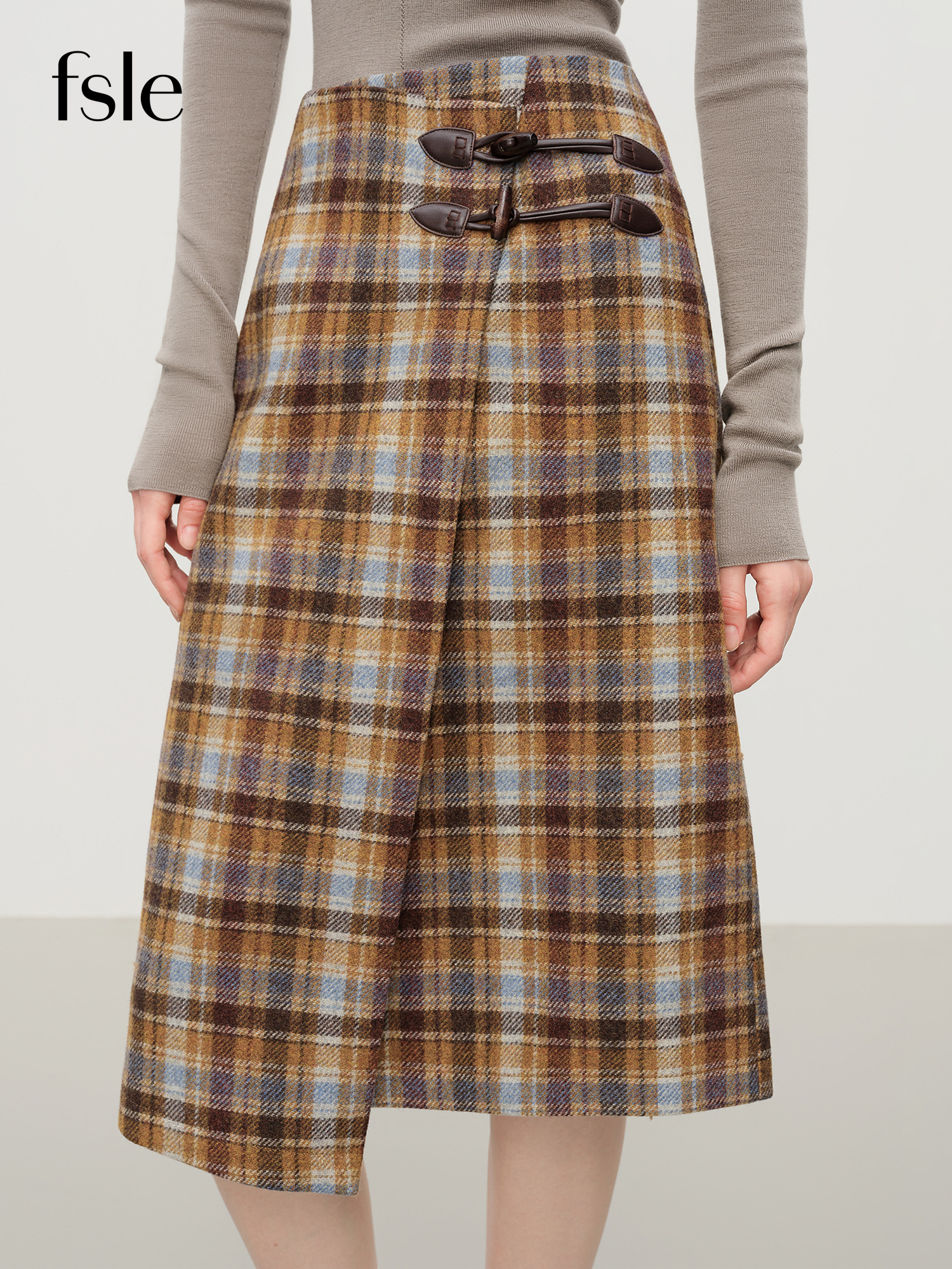 FSLE Falda con abertura asimétrica de inspiración universitaria Vintage para mujer invierno 2025, recién llegado, faldas a cuadros con diseño ajustado versátil