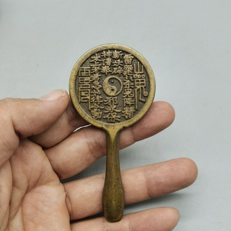 Colección de copas antiguas de la dinastía Qing, espejo de cobre de mano de latón, espejo de cobre Bagua de fantasma de montaña