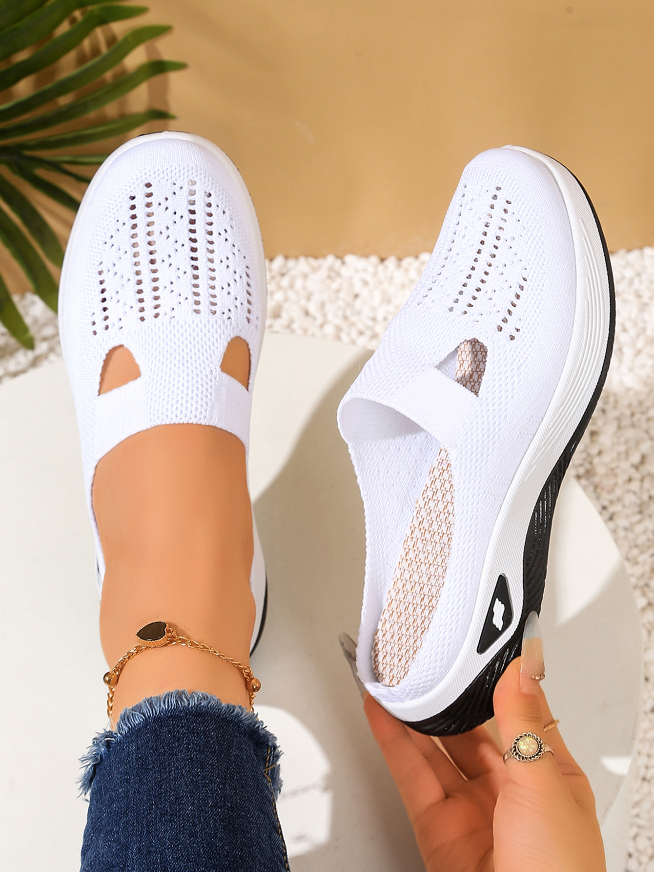 Sepatu wanita Nyaman dan praktis di rumah, satu sepatu dengan ventilasi dan setengah sandal, sepatu musim panas wanita.