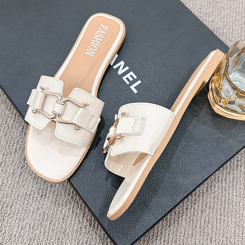 2024 Europese En Amerikaanse Stijl Zomer Fashion Out Flip-Flops Platte Vrijetijdspaard Met Gesp Temperament One Line Slippers Vrouw
