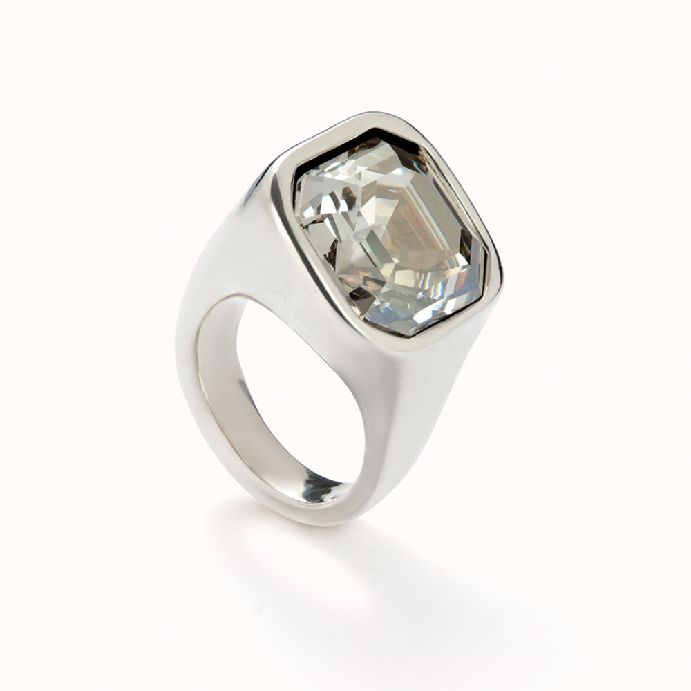 Nieuwe populaire lichte luxe prachtige kristallen ring uit 2022, een niche-accessoire dat stralend in een coole toon