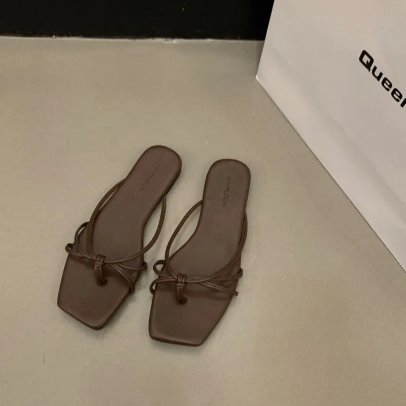 Nuevos zapatos de verano para mujer, chanclas con Clip, combinación de correa fina, sandalias de playa transpirables