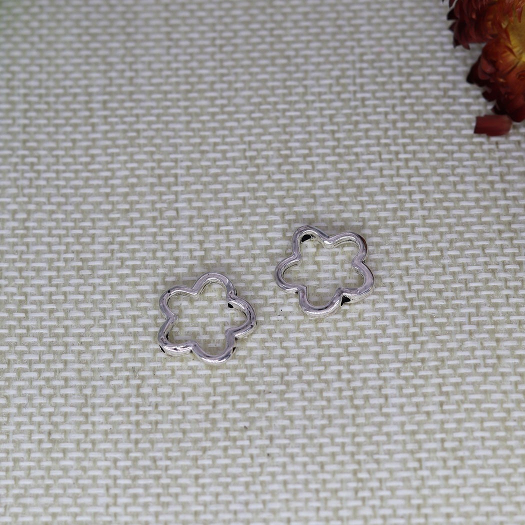20 teile/los Hohle Blume Kleine Perle Löcher Charms Spacer Stecker Für Frauen Vintage-Schmuck DIY Machen Liefert 16x16mm