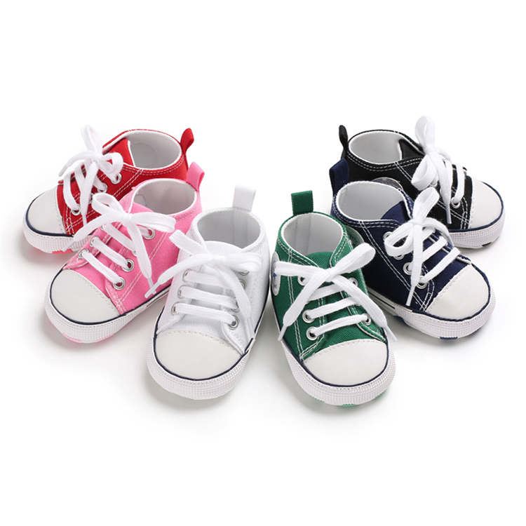 Bebê clássico lona sapatos esportivos gênero livre primeiro par de criança sapatos de bebê antiderrapante solas macias sapatos de berço do bebê recém-nascido