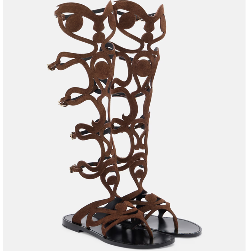 Uitgeholde kniehoge platte sandalen, sexy spitse teen, metalen gespsluiting, op maat gemaakte nieuwe aanwinsten, modieuze moderne damesschoenen