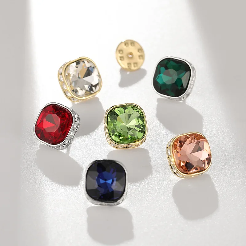 Koreańska moda metalowe kryształowe broszki dla kobiet i mężczyzn kołnierzyk koszuli Pin Rhinestone przypinki na klapę wesele stanik akcesoria