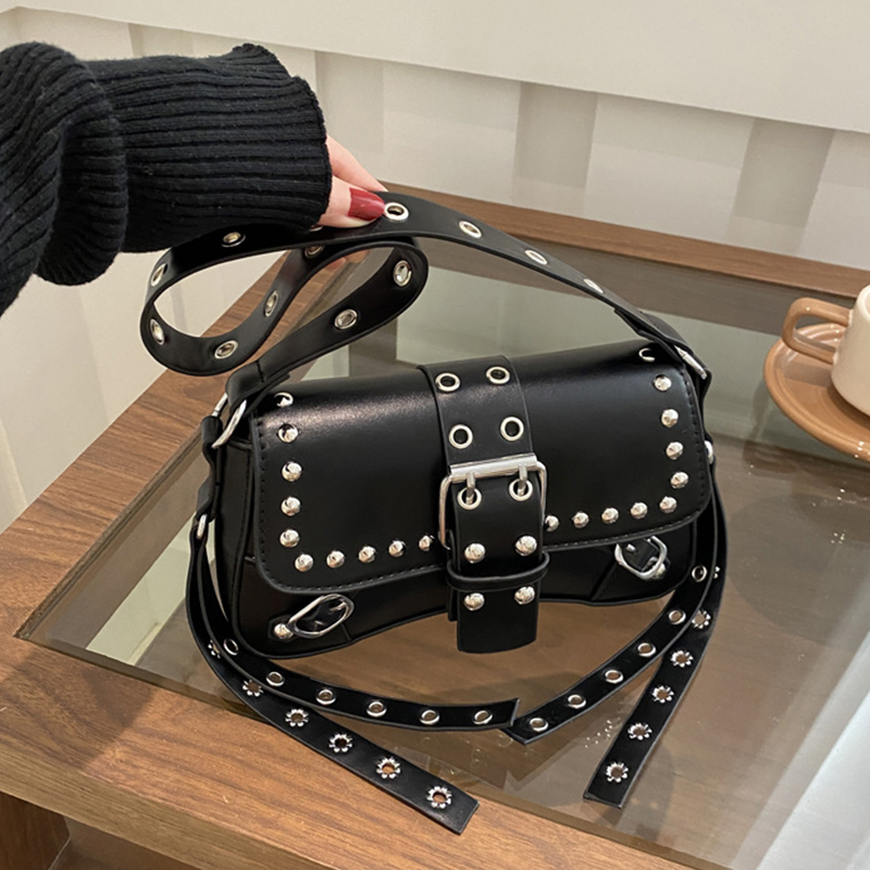 Bolsa de ombro para mulheres estilo punk bolsa de couro pu rock fashion bolsas com rebite pequena bolsa de axila moderna