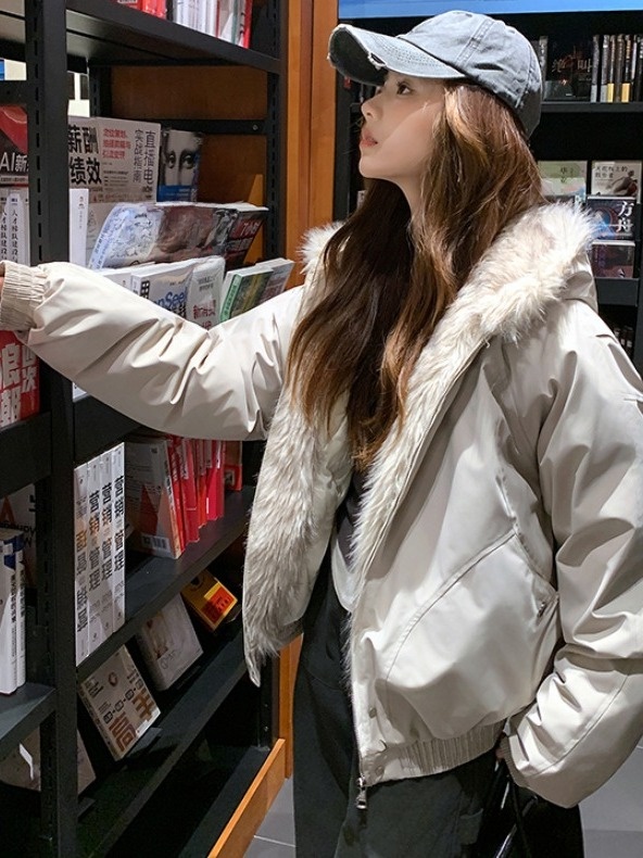 冬暖かい厚みのあるカップルスタイルの綿ジャケット女性のショートデザインフード付きコート韓国ファッション防寒アウター