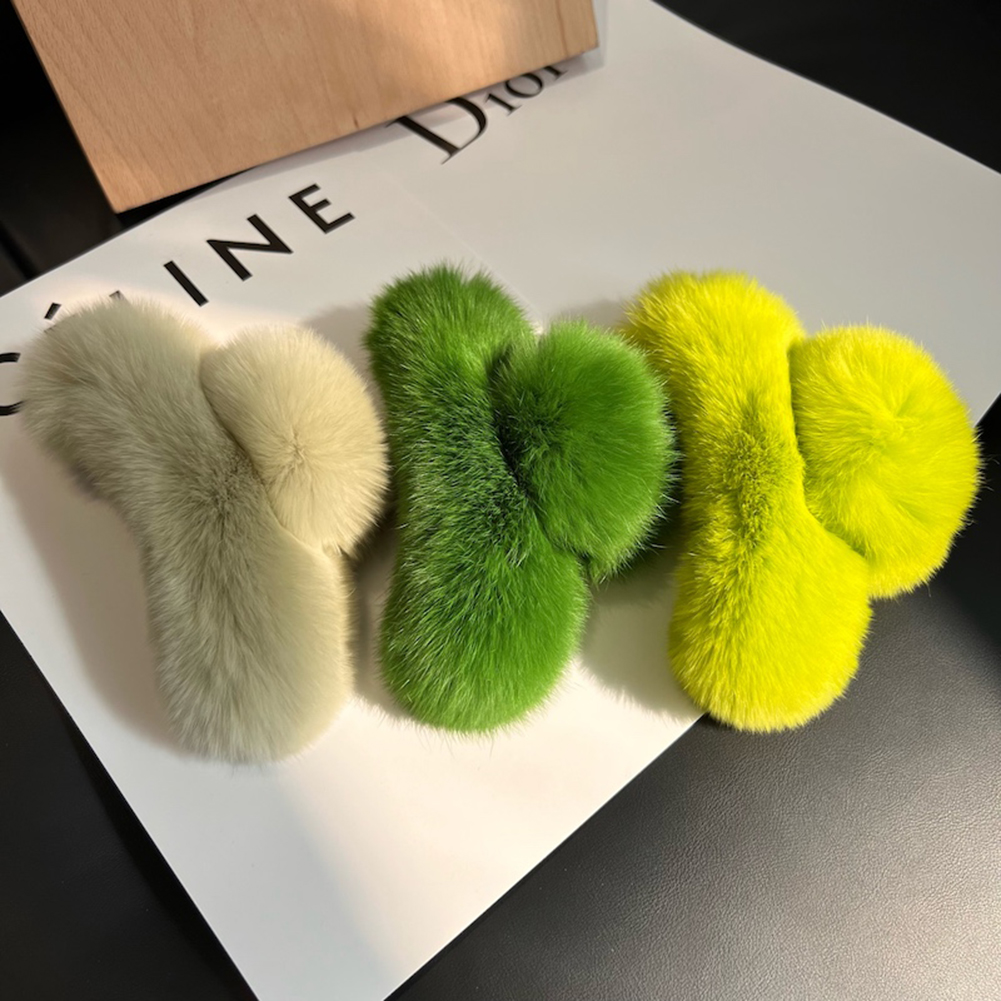 Plush Hair Clip Elegant Solid Faux Fur Plush Large Hair Claw Clips Autumn Winter Solid Color Hairpin Barrette for Thick Hair