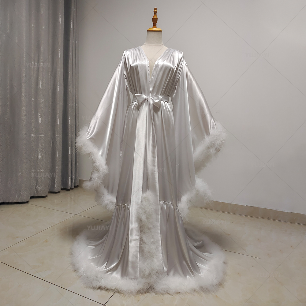 ที่กําหนดเอง Robe สําหรับผู้หญิง Flare แขน Feather เจ้าสาว Robe Nightgown ผ้าไหมซาตินงานแต่งงาน Dressing Gown ชุดถ่ายภาพ