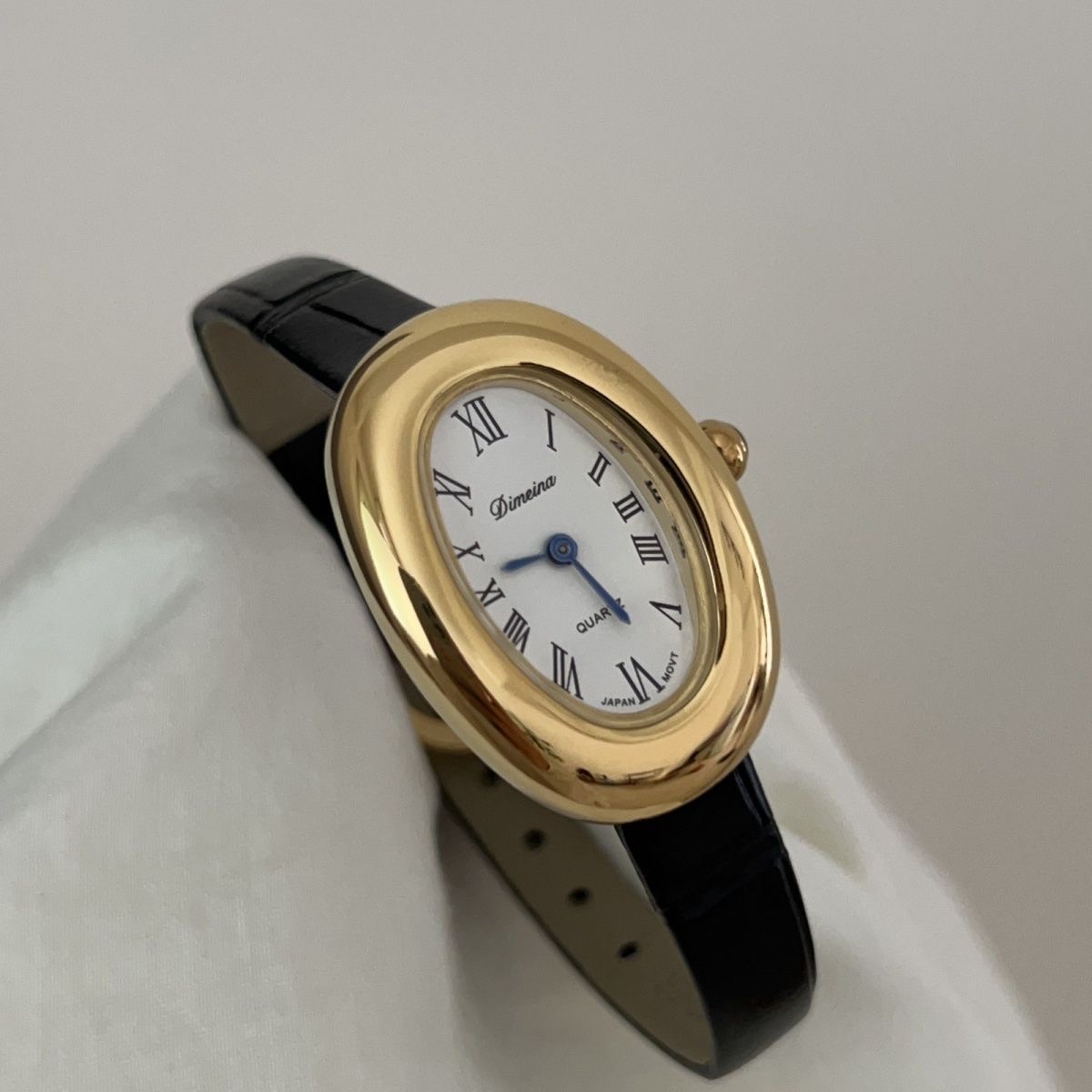 Dimeina 女性高品質クォーツ時計オーバルダイヤル Orologio 高級ゴールドゴールデンステンレス鋼時計レディースヴィンテージ腕時計