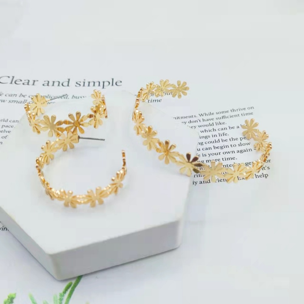 Boucle d'oreille créole en forme de C pour femme, bracelet de fête de tempérament, cadeau de bijoux, document doré creux, fleur de chrysanthème, mode personnalisée