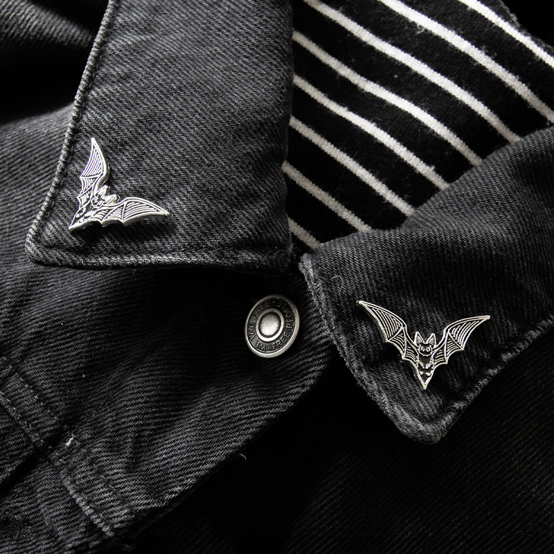 2 Buah Pin Enamel Kelelawar Bros Kerah Halloween Penyihir Punk Gotik Hadiah Perhiasan Hitam Seram untuk Teman