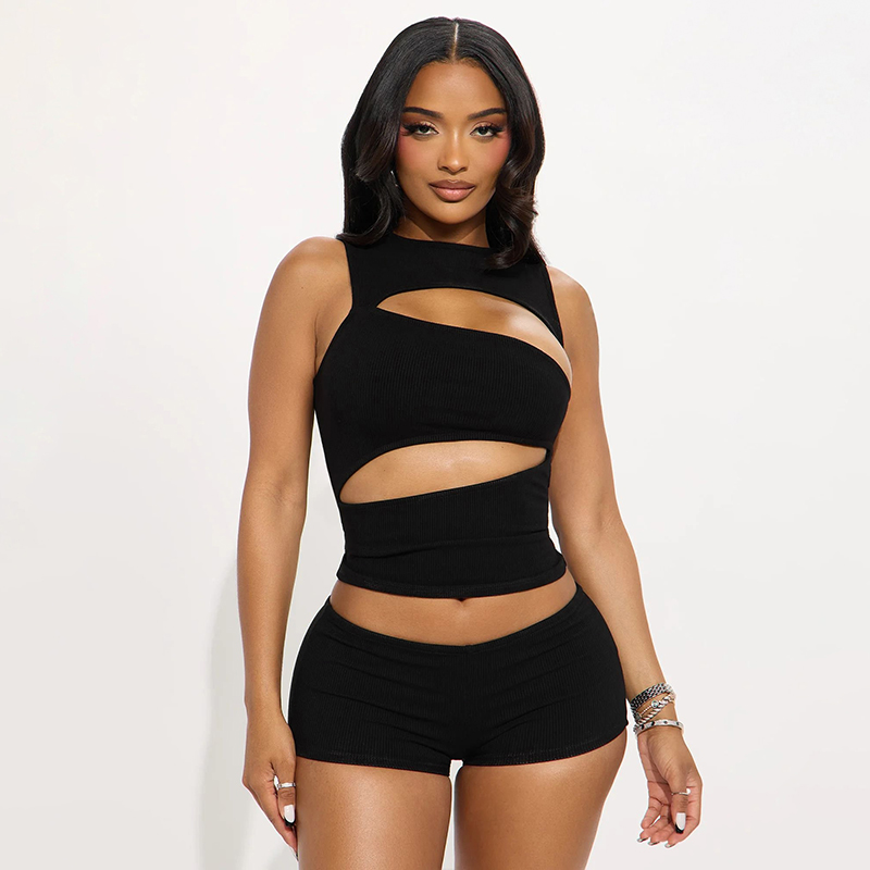 Chique dames zwart mouwloos tanktop en shorts set met ronde hals en uitsnijdingen voor casual sexy feestjes