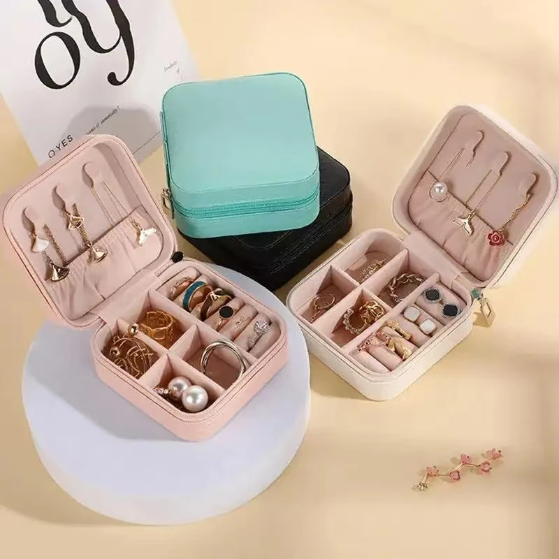 Mini scatola portaoggetti per gioielli Custodia portatile per orecchini da viaggio per la casa Custodia per collana per donna Organizzatore per anelli Vetrina in pelle PU