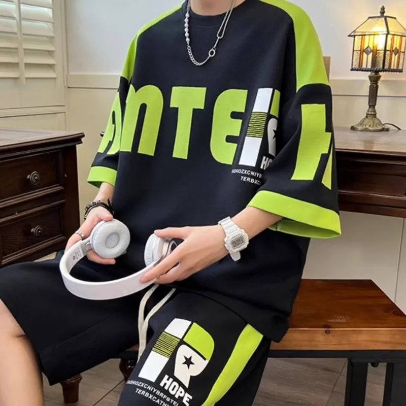 2024 夏のメンズセット韓国のファッションストリートトラックスーツ男性 Tシャツ + ショーツ 2 点セットカジュアル男性服衣装セット