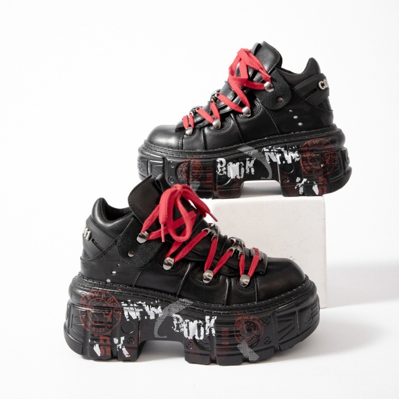 2025 Donna Retro Spagnolo Canotta Suola Piattaforma in metallo Piccola pelle Punk scuro Focaccina Fondo Street Shot Innalzamento Scarpe singole
