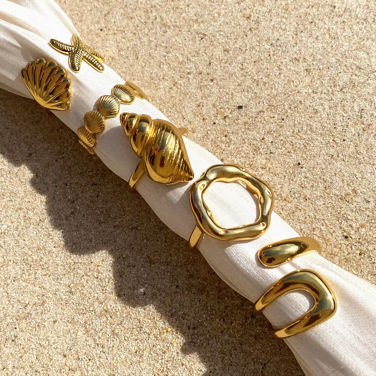 Este anel de ajuste de abertura geométrica de borda larga de alta qualidade e elegante com ouro galvanizado e design minimalista é perf