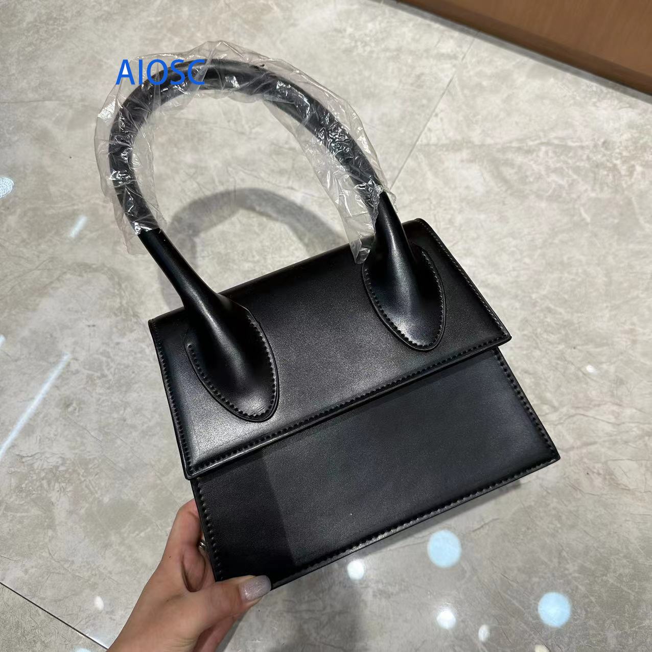 Bolsa Pequena Minimalista de Casca Dura para Mulheres em Couro Sintético Liso com Borda Costurada, Bolsa de Ombro Conversível.
