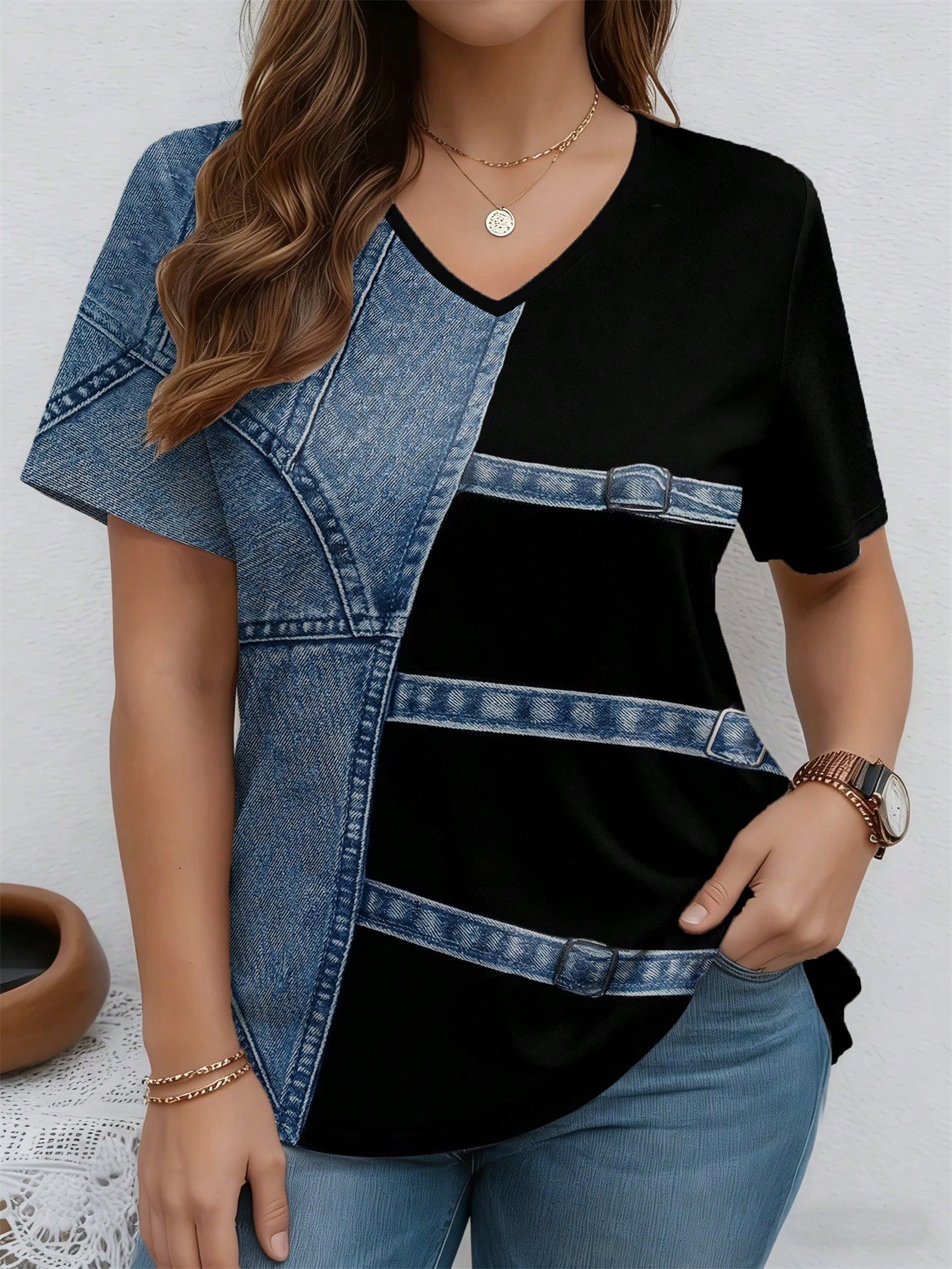 Sommerliches, lässiges, vielseitiges T-Shirt mit Denim-Print, V-Ausschnitt und kurzen Ärmeln für den Alltag