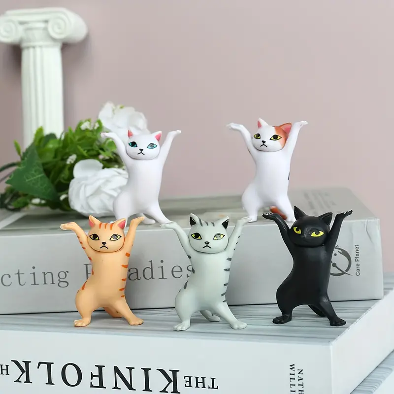 5 個のダンシングキャッツは、スタイリッシュなアニメ猫のおもちゃで飾られた猫の置物を持ち上げます、デスクトップストレージ用