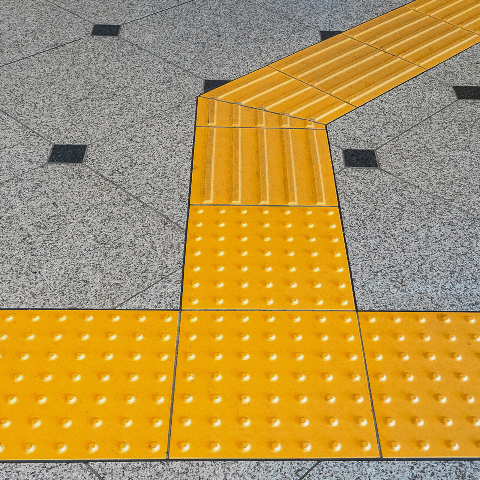 Tijolos Tácteis de PVC Duráveis para Caminhos, Ruas, Calçadas, Navegação de Segurança em Ambientes Internos e Externos
