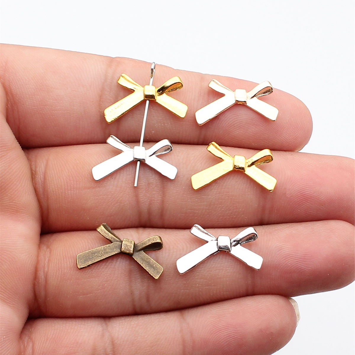 WYSIWYG 20 pièces 20x12mm 6 couleurs Breloques en forme de nœud pour la fabrication de bijoux DIY, accessoires de bijouterie faits à la main
