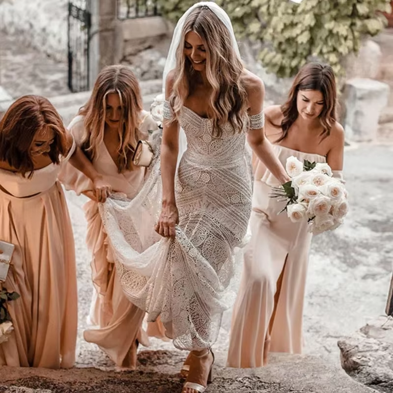 Maßgeschneidertes Boho Sweetheart Meerjungfrauen-Hochzeitskleid mit abnehmbaren Ärmeln, sexy rückenfreies Brautkleid mit Spitzenapplikationen und Schleppe