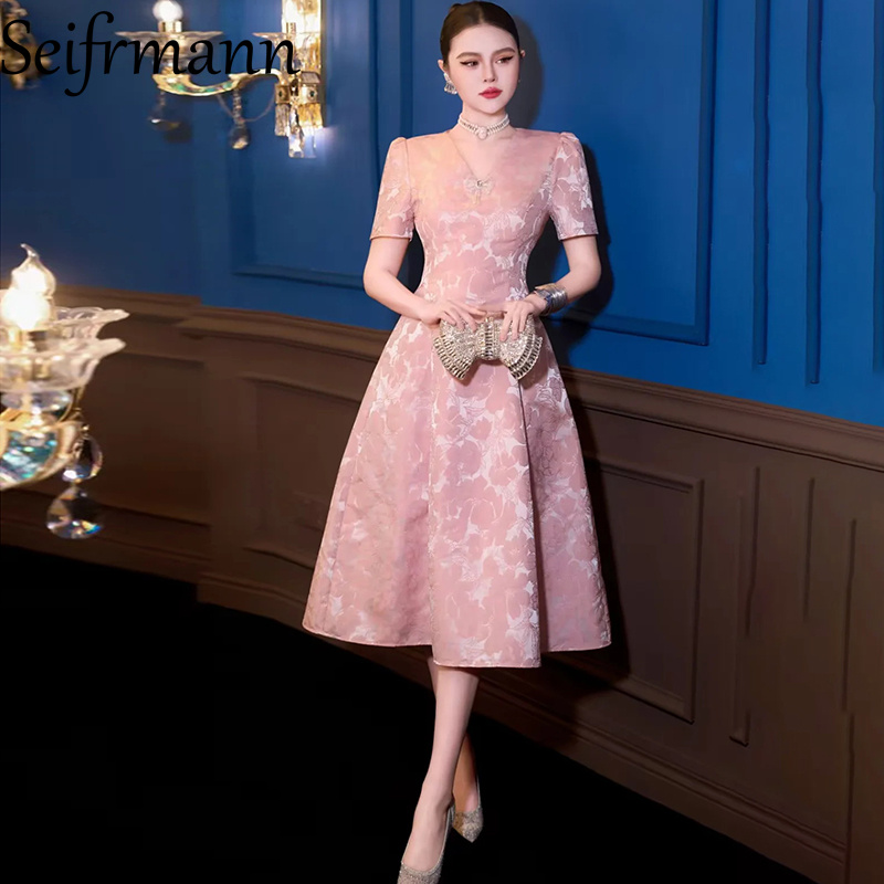 Vestido Feminino Seifrmann 2026 Primavera: Novo, Moderno, Decote V, Manga Curta, Jacquard com Cintura Marcada