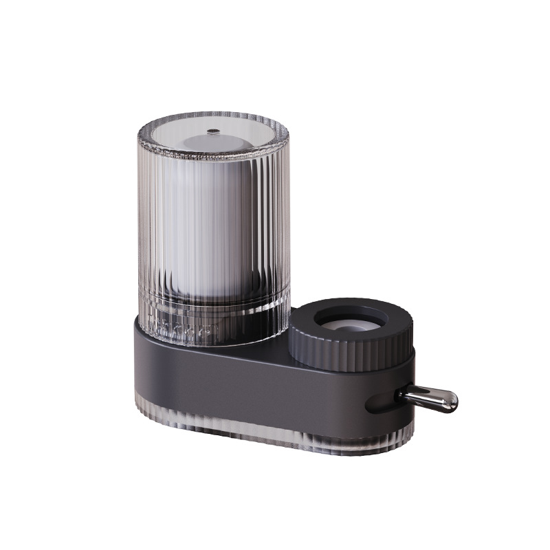 Un purificador de agua para grifo de fregadero, el purificador de agua para grifo de carbón activado puede eliminar cloro, manchas de agua, metales y olores pesados,