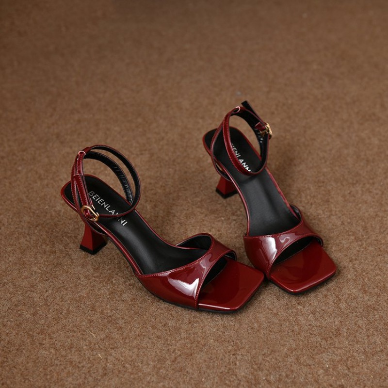 Sepatu Wanita Merek Baru Musim Panas 2025 Sepatu Pengantin Mulut Dangkal Elegan Hak Tinggi Seksi Desain Wanita Sepatu Mewah Mujer Zapatos