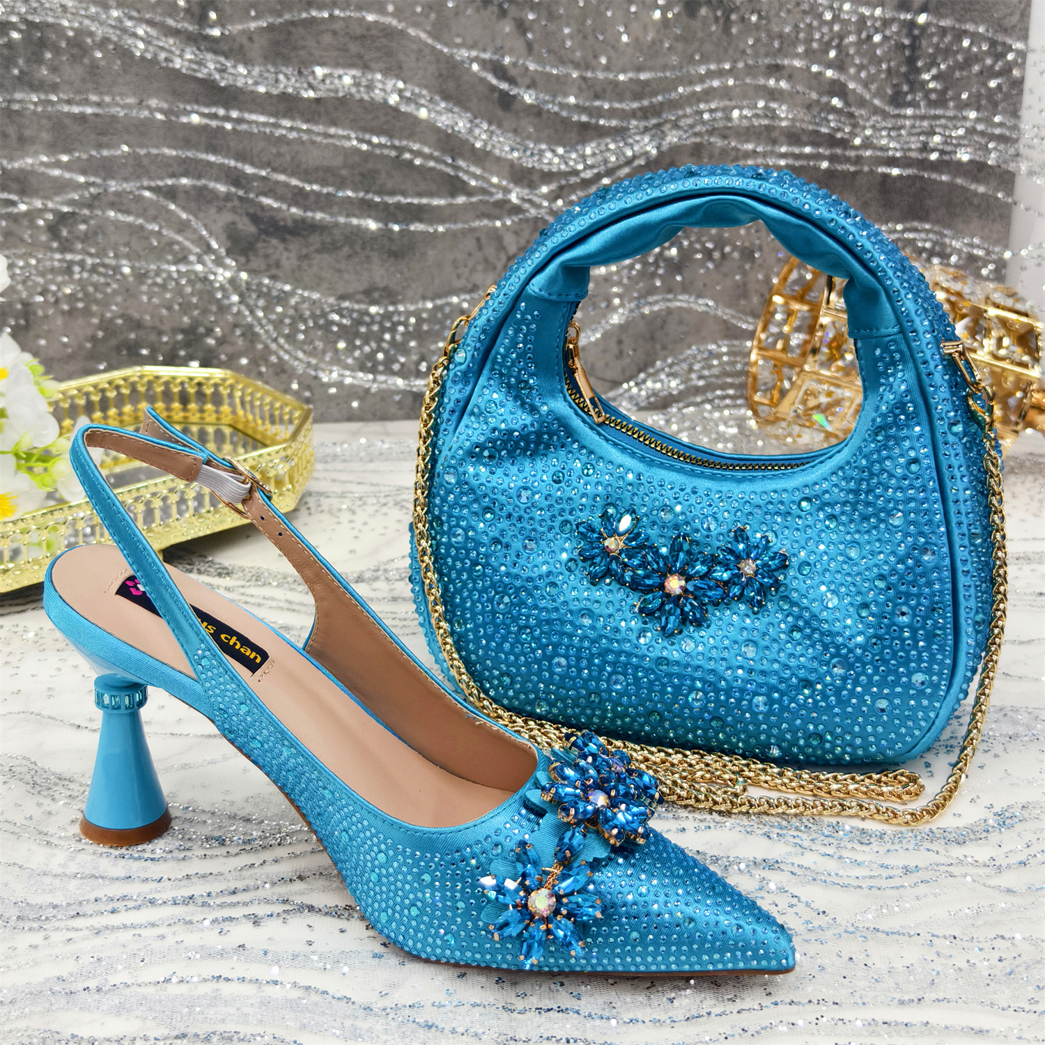 Sepatu dan tas hak tinggi, ujung runcing 2025 dengan berlian imitasi untuk pesta pernikahan wanita elegan modis biru langit