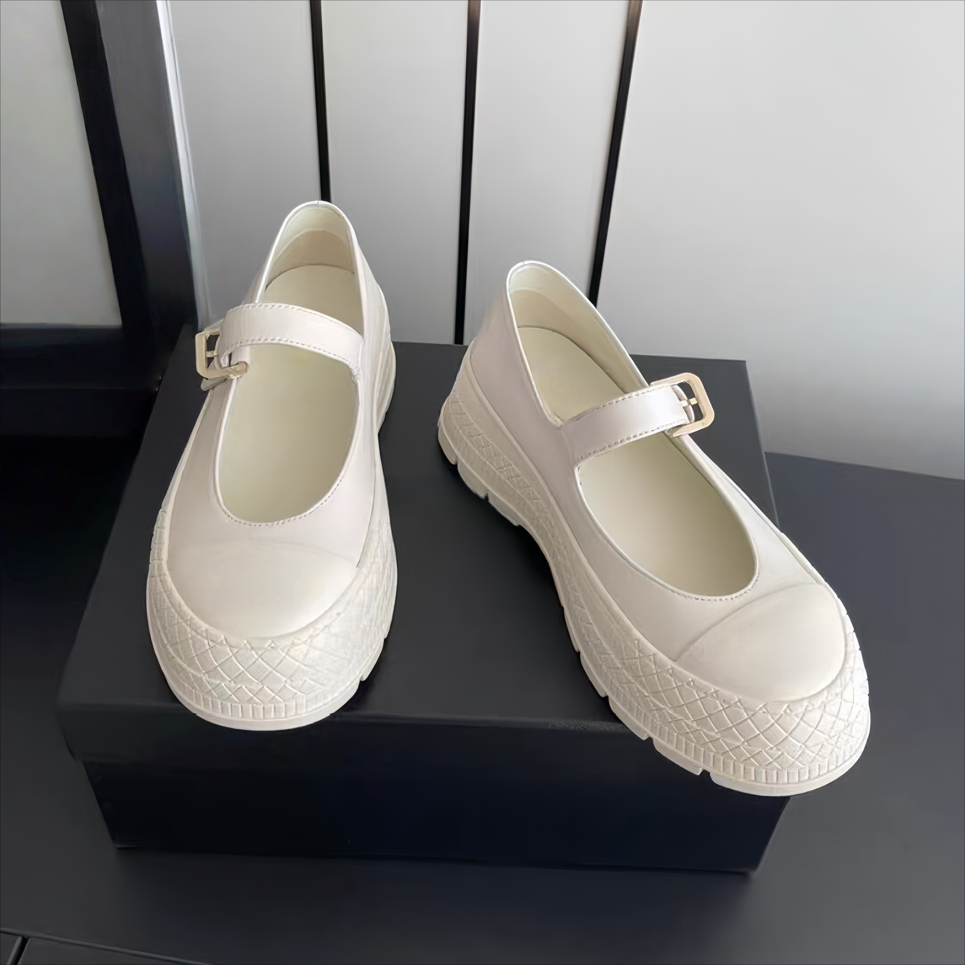 Letnie białe sneakersy w stylu casual, retro buty Mary Jane na platformie, uniwersalne buty casual na płaskiej podeszwie, niemieckie buty treningowe, buty Forrest Gump.