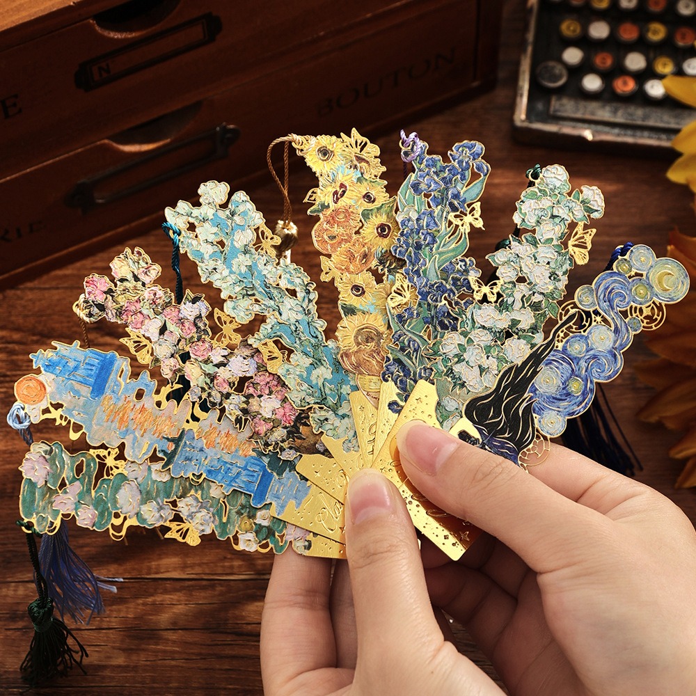 1PC Retro Floral Painting Metal Bookmark Hollow Bronzing Bookmark With Tassel For Book Club Reader Writers Book Lovers Students