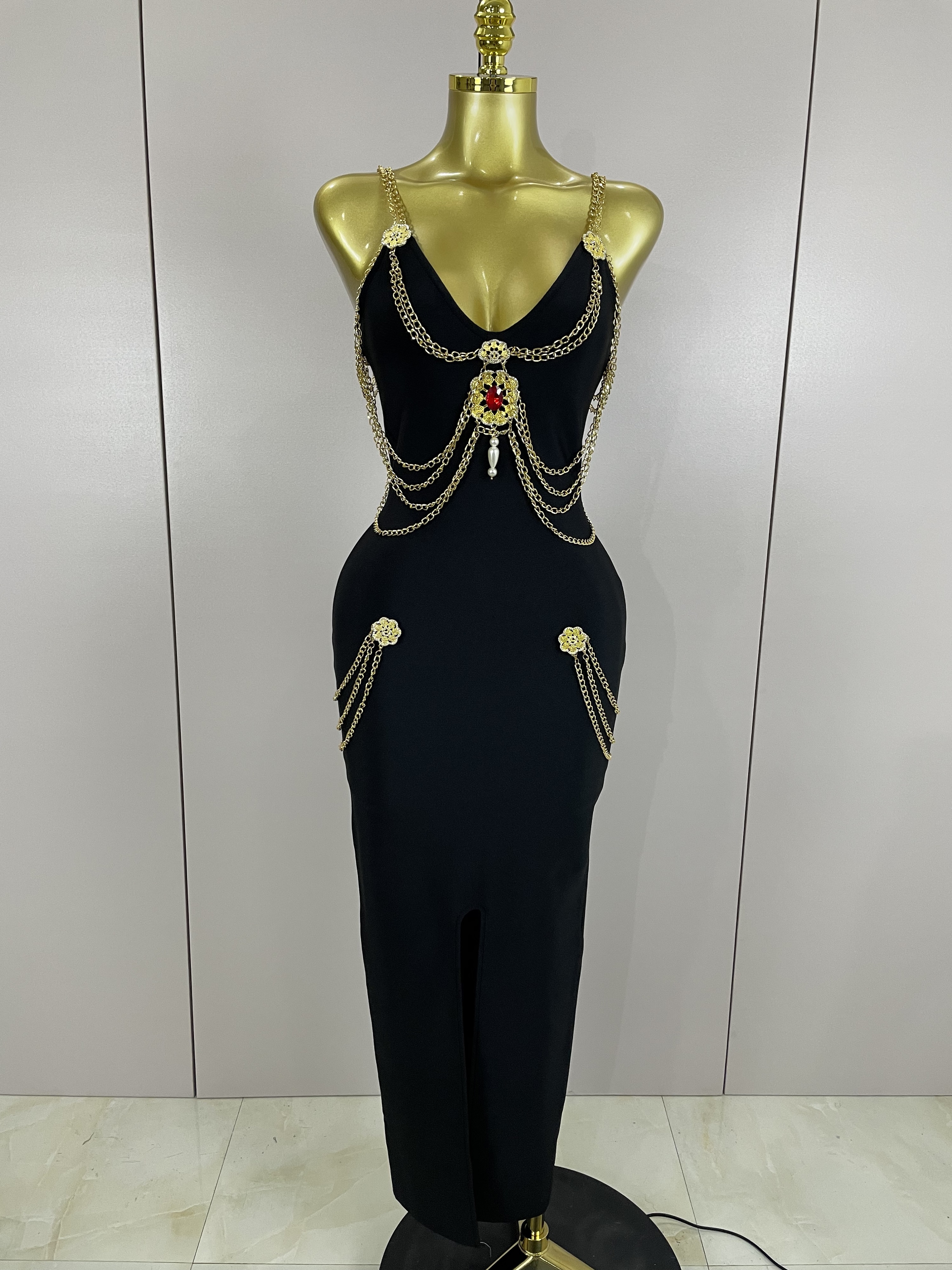 2025 nowy wysokiej jakości nowy czarny łańcuszek Spaghetti pasek dekolt w serek rozcięcie bandażowa sukienka Bodycon klub gwiazd długa sukienka na imprezę Vestidos