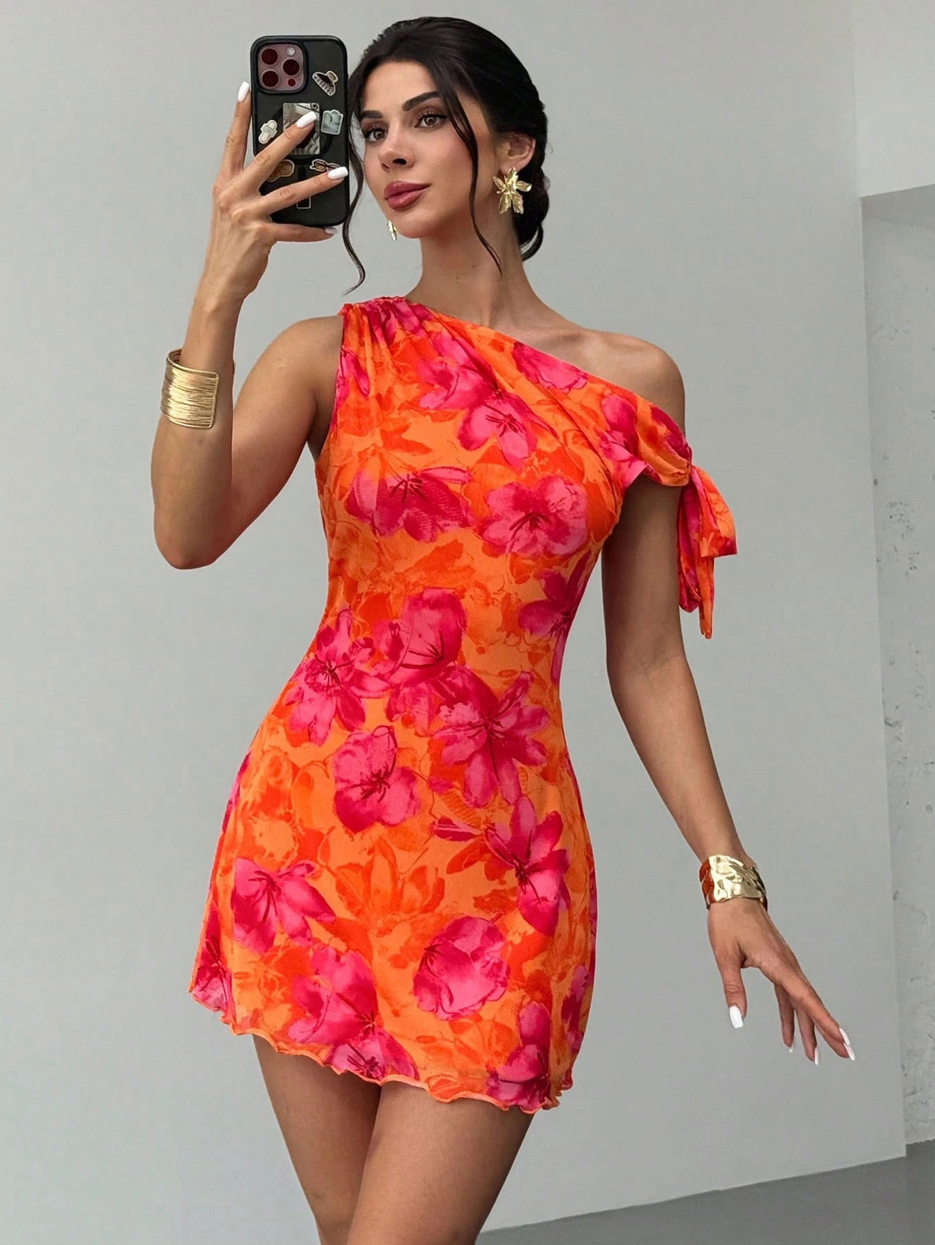 Vestido Curto Feminino Casual de Verão com Estampa Floral, Ombro a Ombro, Alças Finas e Caimento Solto