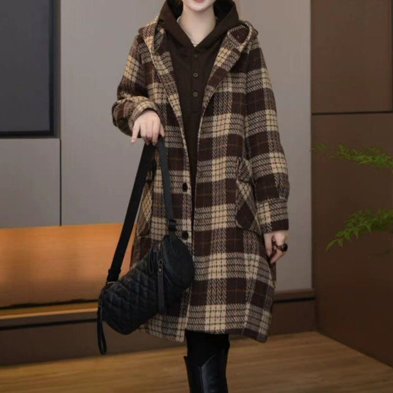 Abrigo de lana a cuadros para mujer, chaqueta de lana con capucha de longitud media, nuevo modelo de invierno 2026, abrigo de lana grueso y holgado con cinturón A819