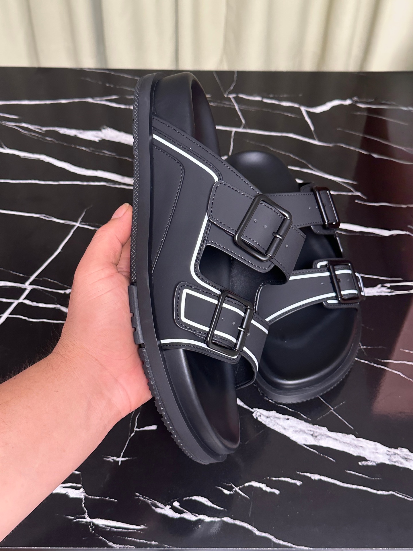 Luxury Brand Beach Shoes Men's Casual Sandals Indoor Outdoor Sandals Summer High-quality Slides Hiking Shoes Material Cowhide