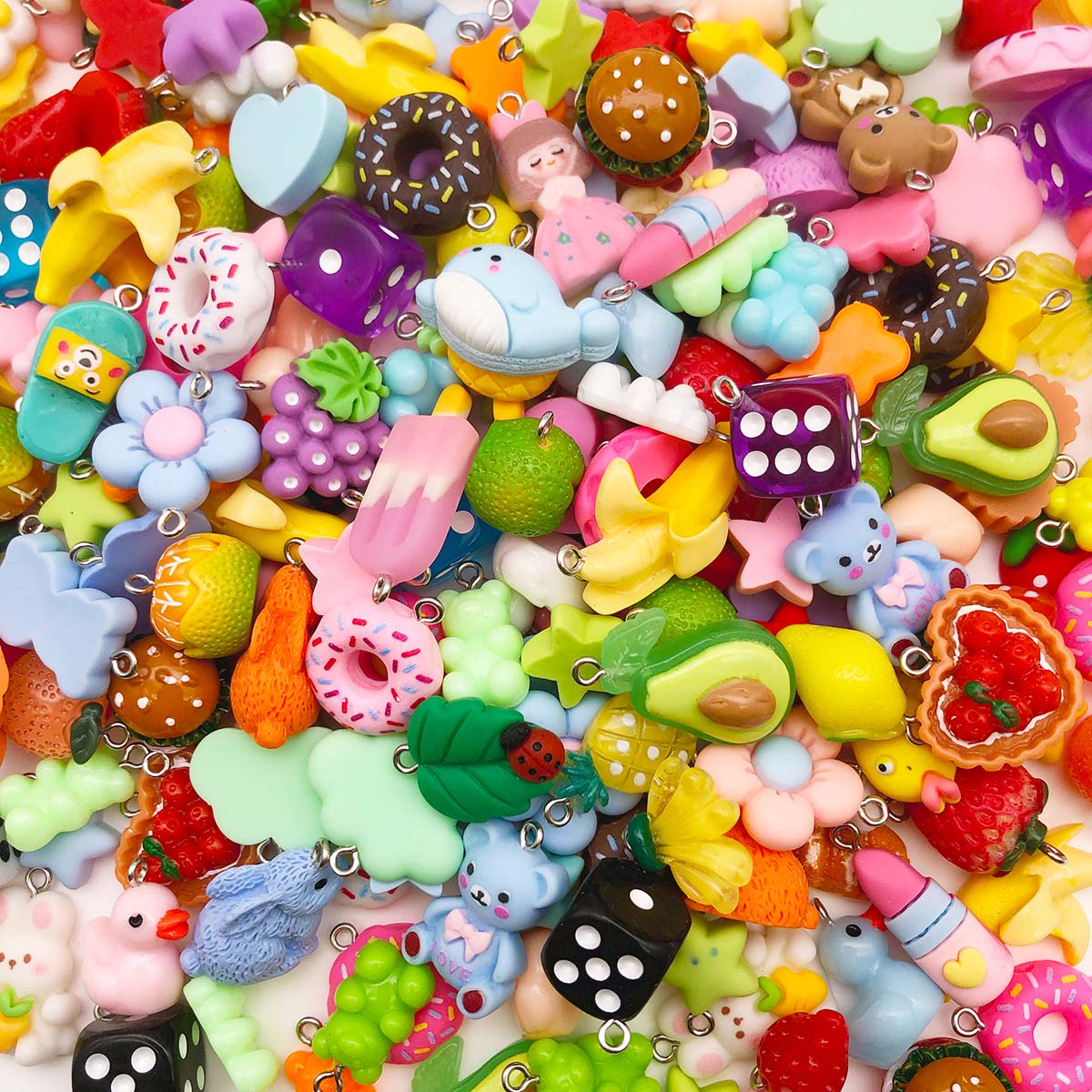 Mix aleatoriamente 10/20 pçs encantos de resina colorida bonito imitação animal frutas série alimentos pingentes para diy jóias fazendo acessórios