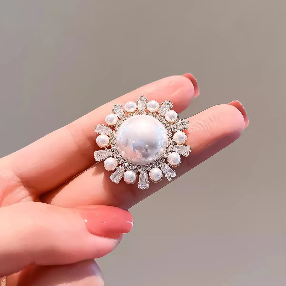 Luxus Vintage Strass Broschen Zubehör Für Frauen Elegante Kristall Perle Abzeichen Revers Pins Hochzeit Party Pin